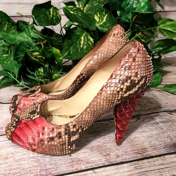 Oscar Del a Renta Snake Skin Heels - Picture 2 of 12
